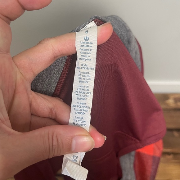Lululemon Run 2-way Stretch Speed Short Size 6 - Picture 14 of 14
